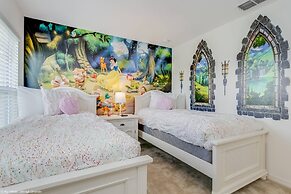 Fantastic Villa With Themed Rooms! Enjoy This Golf Community, Close to