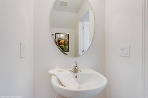 Fantastic Villa With Themed Rooms! Enjoy This Golf Community, Close to