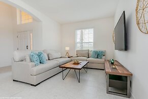 Fantastic Villa With Themed Rooms! Enjoy This Golf Community, Close to