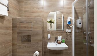 Gold inn by ACADEMIA