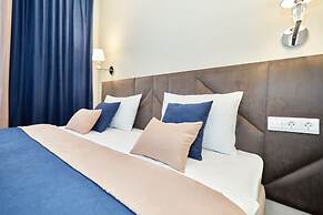 Gold inn by ACADEMIA