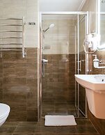 Gold inn by ACADEMIA