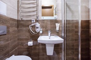 Gold inn by ACADEMIA