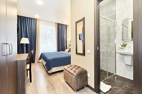 Gold inn by ACADEMIA