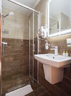 Gold inn by ACADEMIA