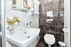 Gold inn by ACADEMIA