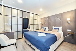 Gold inn by ACADEMIA