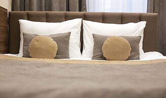 Gold inn by ACADEMIA