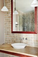 The Harbor Front Inn