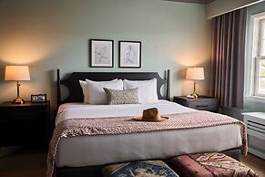 The Harbor Front Inn