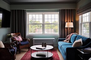 The Harbor Front Inn