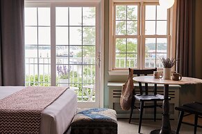 The Harbor Front Inn