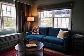 The Harbor Front Inn