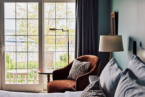 The Harbor Front Inn