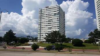 Dpto 6 personas FRENTE AL MAR-