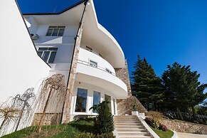 Chateau Linza Resort