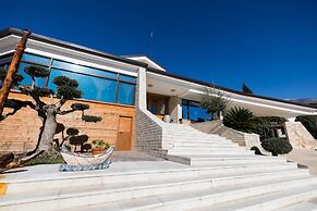 Chateau Linza Resort