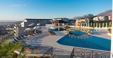 Chateau Linza Resort