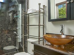 Sunny Palms at Warm Sands