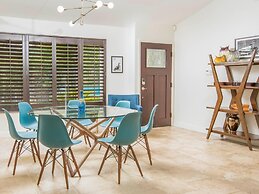 Sunny Palms at Warm Sands