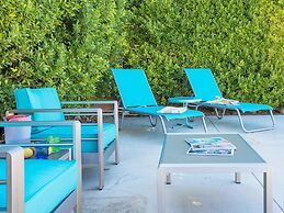 Sunny Palms at Warm Sands