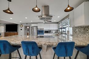 Vibrant In Vegas - 4 Bd With Shimmering Pool! 4 Bedroom Home by RedAwn