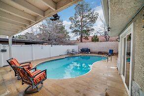 Vibrant In Vegas - 4 Bd With Shimmering Pool! 4 Bedroom Home by RedAwn