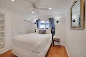 Vibrant In Vegas - 4 Bd With Shimmering Pool! 4 Bedroom Home by RedAwn