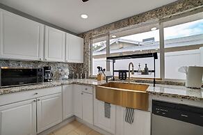 Vibrant In Vegas - 4 Bd With Shimmering Pool! 4 Bedroom Home by RedAwn