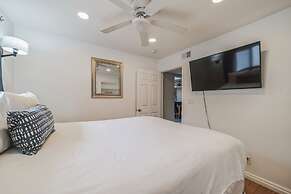 Vibrant In Vegas - 4 Bd With Shimmering Pool! 4 Bedroom Home by RedAwn