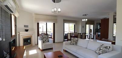 Villa MAS2 by JoyLettings