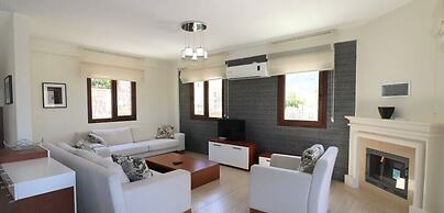 Villa MAS2 by JoyLettings