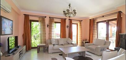 Villa FT17 by JoyLettings