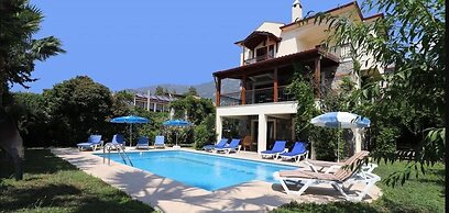 Villa FT17 by JoyLettings