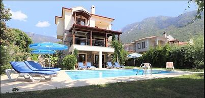 Villa FT17 by JoyLettings