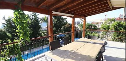 Villa FT17 by JoyLettings