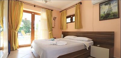 Villa FT17 by JoyLettings