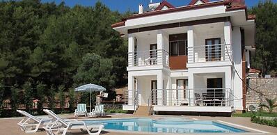 Villa LMP1 by JoyLettings