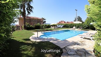 Villa FT01 by JoyLettings