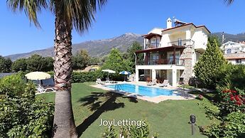 Villa FT01 by JoyLettings