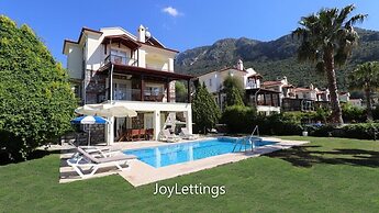 Villa FT01 by JoyLettings