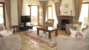 Villa FT11 by JoyLettings