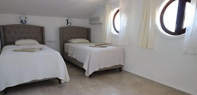 Villa XT12 by JoyLettings