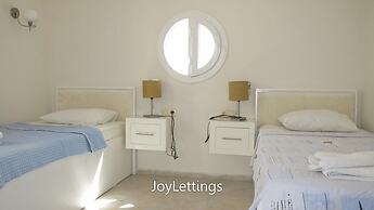 Villa ST01 by JoyLettings