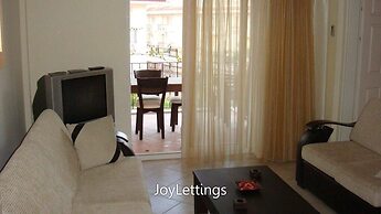Villa LG12 by JoyLettings