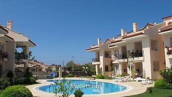 Villa LG12 by JoyLettings