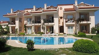 Villa LG12 by JoyLettings