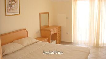 Villa LG12 by JoyLettings