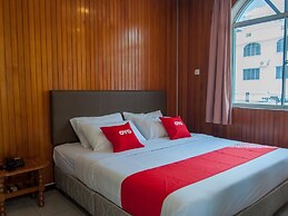 OYO 89577 Kristal Hotel