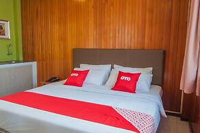 OYO 89577 Kristal Hotel